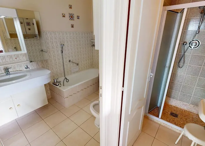 Spacieux 3p Avec Balcon Et Parking A - Fr-1-196-347 מנטון